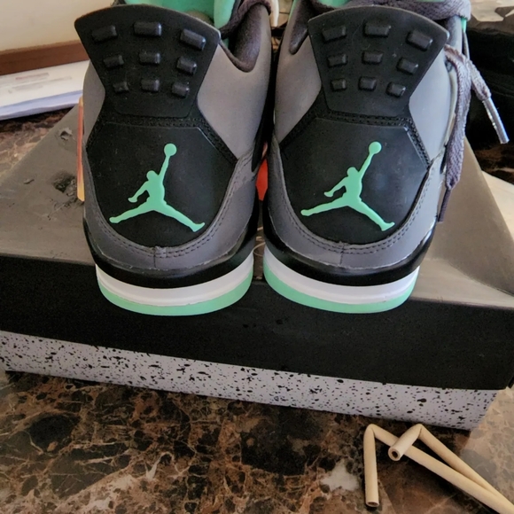Jordan 4 Green Glow. Size 9.5 VNDS 100% authentic - Picture 4 of 8